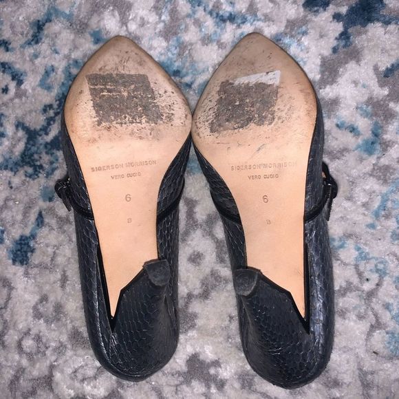 Sigerson Morrison Mary Jane snakeskin pointed toe metallic pumps - Picture 6 of 8